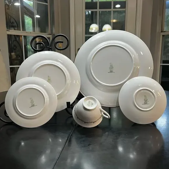 Royal Doulton Rondo H 4935 Bone China 5 Piece Place Setting Vintage Doulton & Co Dinnerware